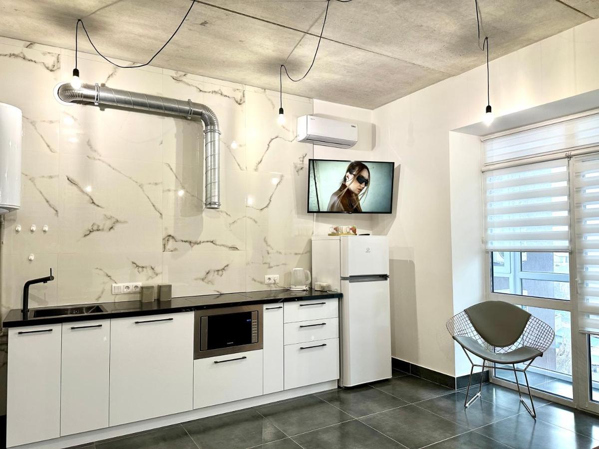 Designer Apartments In The City Center Rivne Extérieur photo